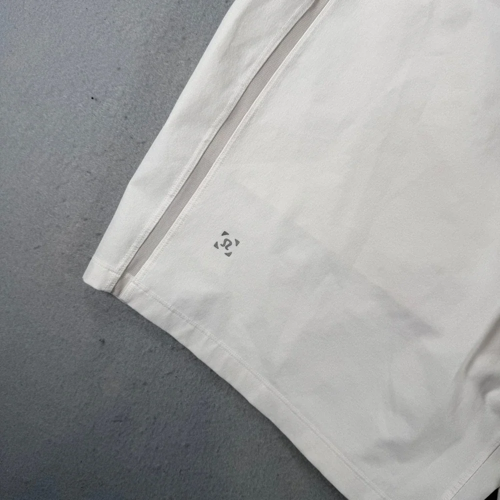 Lululemon Mens Athletic Shorts Bone Off White Elastic Waist Mesh Vent 8in Inseam